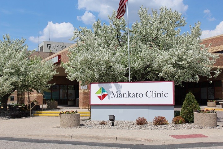 Photo of a sign displaying Mankato Clinic's name and logo at Mankato Clinic's Main Street location